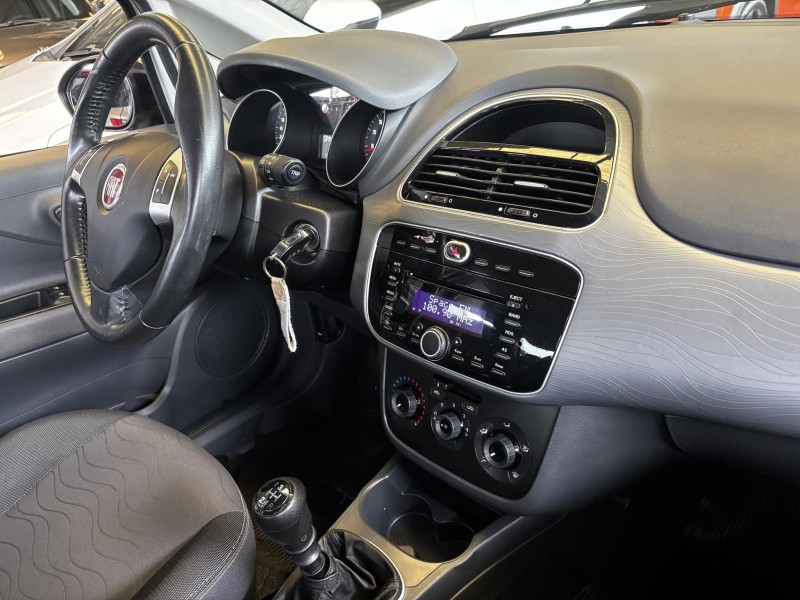 PUNTO 1.4 ATTRACTIVE ITALIA 8V FLEX 4P MANUAL - 2016 - FARROUPILHA