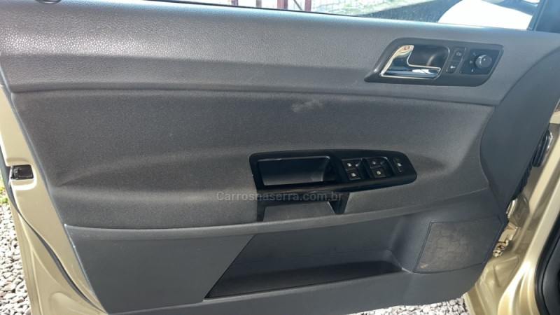 POLO 1.6 MI 8V FLEX 4P MANUAL - 2005 - VERANóPOLIS