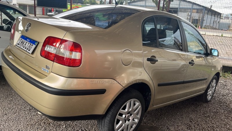 POLO 1.6 MI 8V FLEX 4P MANUAL - 2005 - VERANóPOLIS