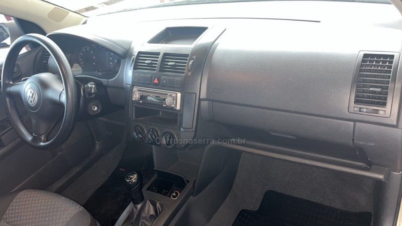 POLO 1.6 MI 8V FLEX 4P MANUAL - 2005 - VERANóPOLIS