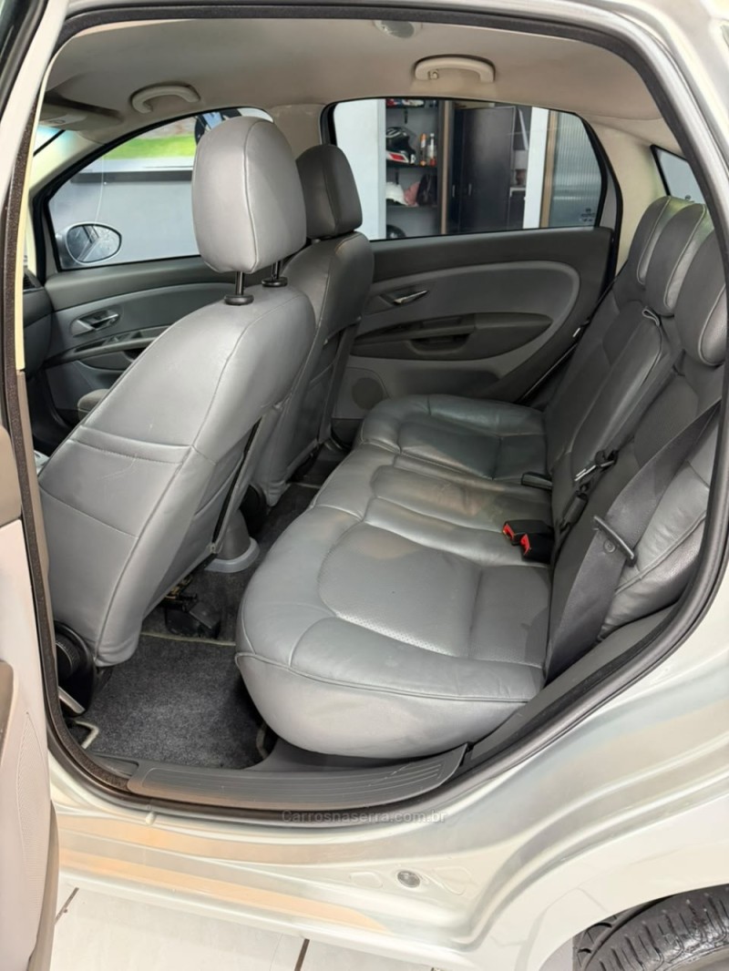 LINEA 1.8 HLX 16V FLEX 4P AUTOMATIZADO - 2011 - CAXIAS DO SUL