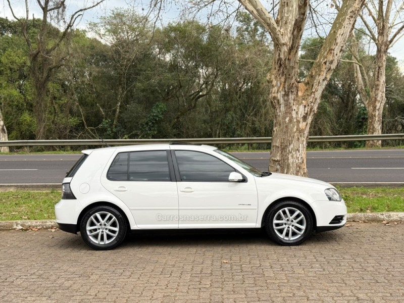 GOLF 1.6 MI SPORTLINE 8V FLEX 4P MANUAL - 2010 - DOIS IRMãOS