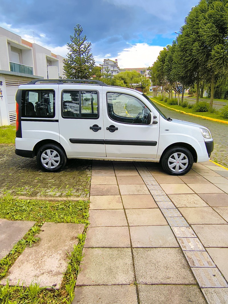 DOBLÓ 1.8 MPI ESSENCE 16V FLEX 7P MANUAL - 2014 - FARROUPILHA