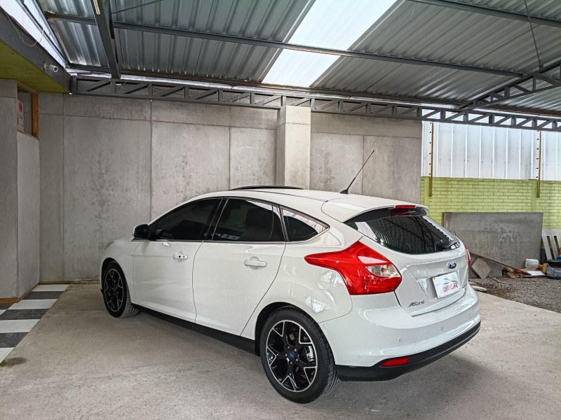 FOCUS 2.0 TITANIUM PLUS 16V FLEX 4P AUTOMÁTICO - 2015 - CAXIAS DO SUL