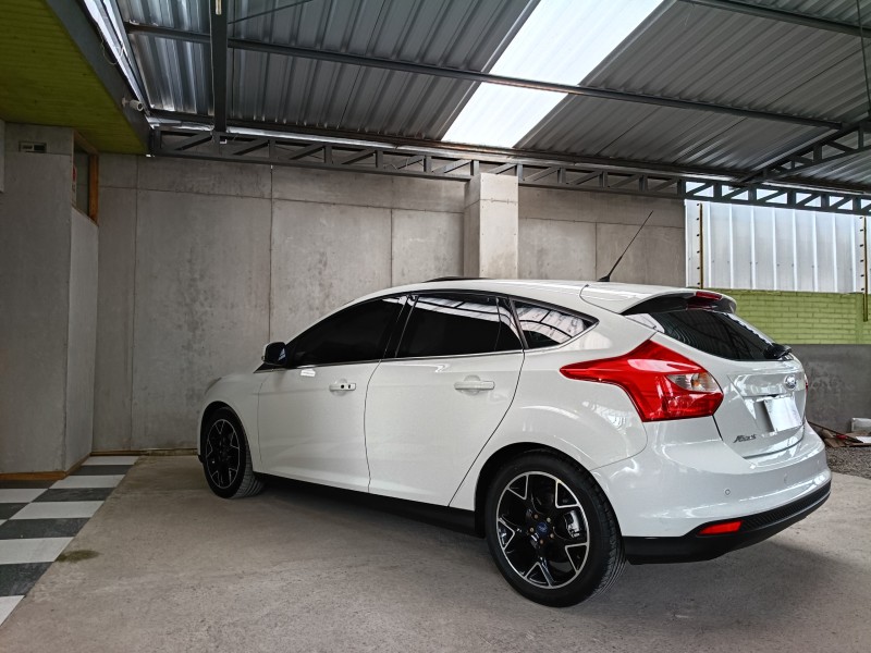 FOCUS 2.0 TITANIUM PLUS 16V FLEX 4P AUTOMÁTICO - 2015 - CAXIAS DO SUL