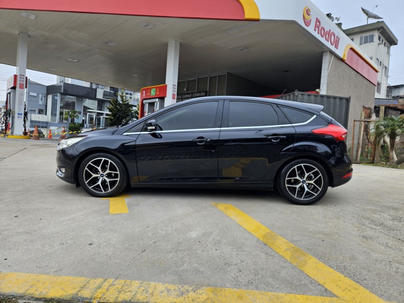 FOCUS 2.0 TITANIUM HATCH 16V FLEX 4P AUTOMÁTICO - 2016 - CAXIAS DO SUL