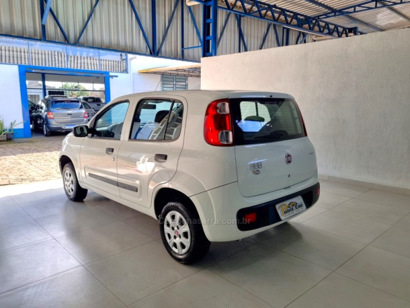 UNO 1.0 EVO VIVACE 8V FLEX 4P MANUAL - 2013 - VACARIA