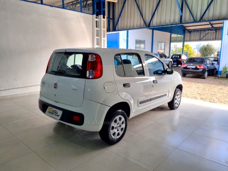 UNO 1.0 EVO VIVACE 8V FLEX 4P MANUAL - 2013 - VACARIA