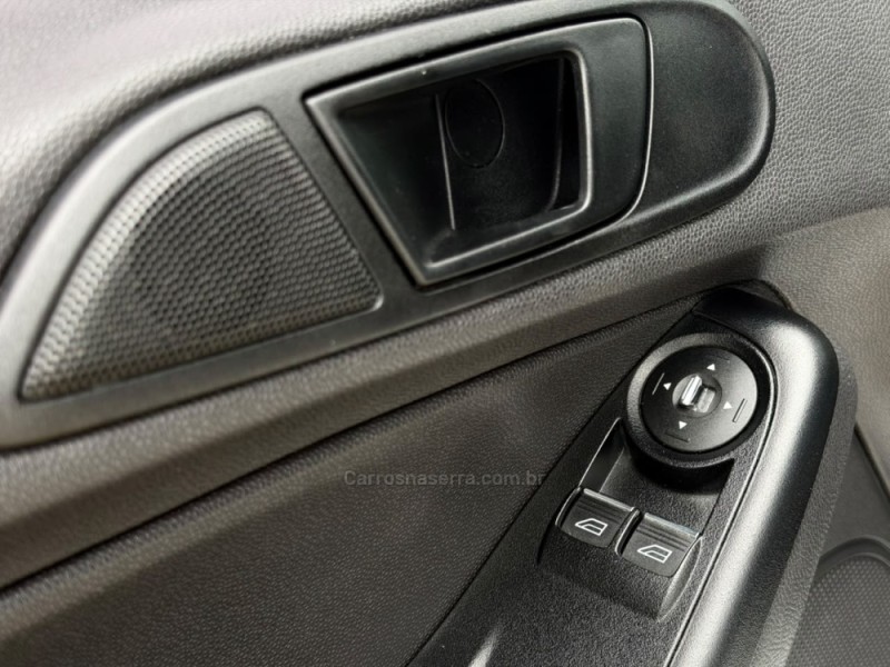 FIESTA 1.5 SE HATCH 16V FLEX 4P MANUAL - 2015 - LAGOA VERMELHA
