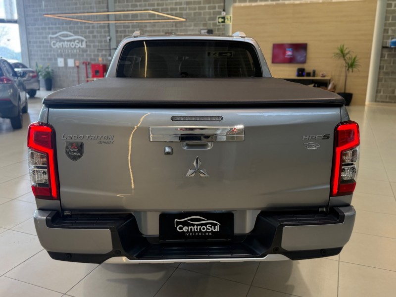 TRITON 2.4 HPE-S 4X4 CD TURBO 16V DIESEL 4P AUTOMÁTICO - 2024 - CARLOS BARBOSA