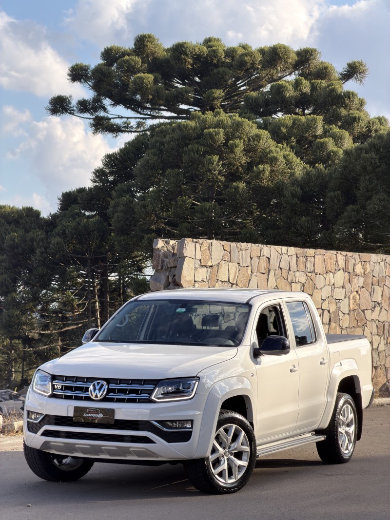 AMAROK 3.0 V6 TDI HIGHLINE CD DIESEL 4MOTION AUTOMÁTICO