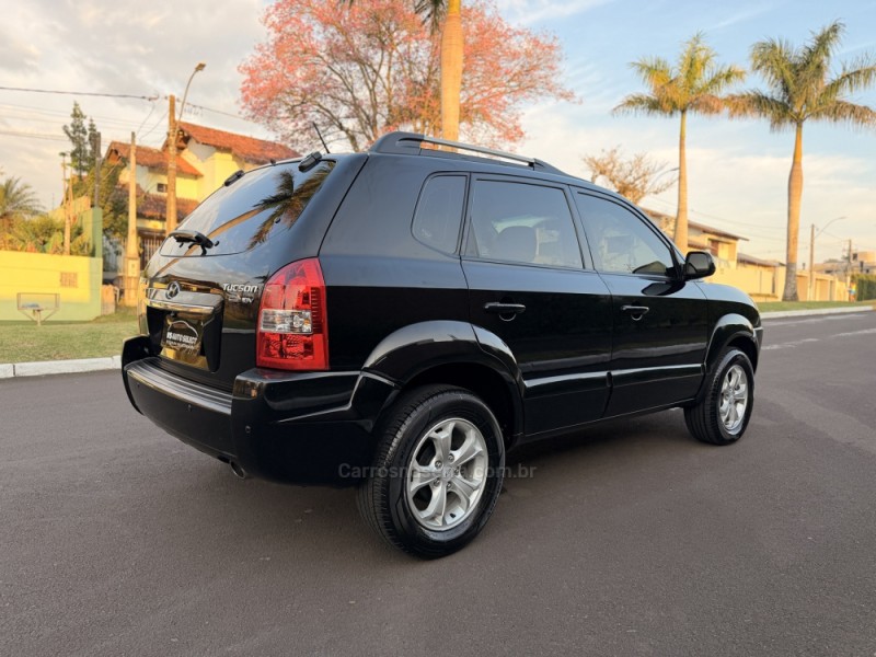 TUCSON 2.0 MPFI GL 16V 142CV 2WD GASOLINA 4P MANUAL - 2010 - SãO LEOPOLDO