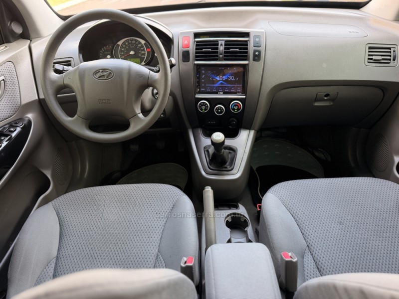 TUCSON 2.0 MPFI GL 16V 142CV 2WD GASOLINA 4P MANUAL - 2010 - SãO LEOPOLDO
