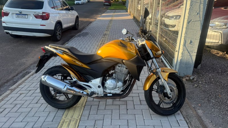 cb 300r  2010 feliz