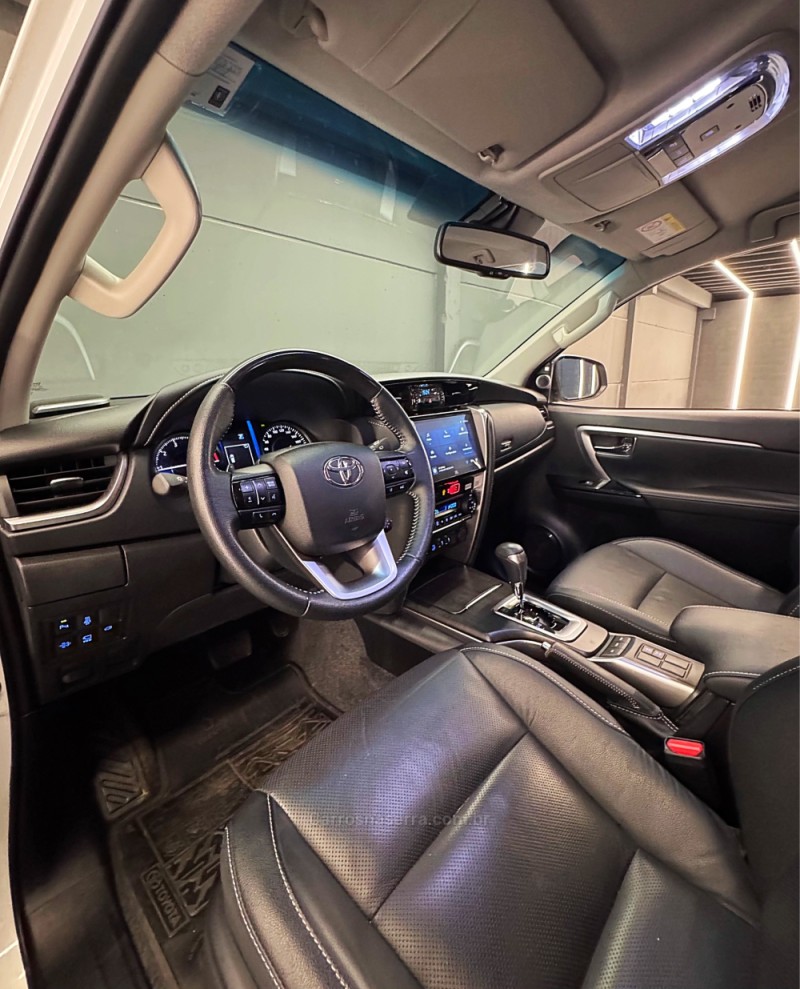 HILUX SW4 2.8 SRX 4X4 7 LUGARES 16V TURBO INTERCOOLER DIESEL 4P AUTOMÁTICO - 2024 - PASSO FUNDO
