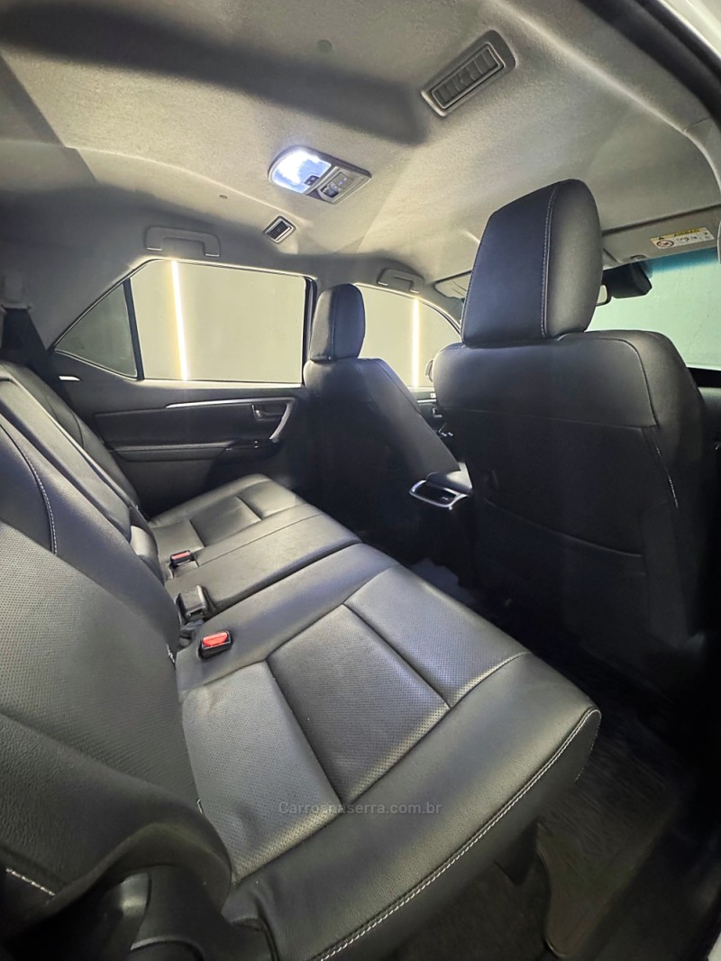 HILUX SW4 2.8 SRX 4X4 7 LUGARES 16V TURBO INTERCOOLER DIESEL 4P AUTOMÁTICO - 2024 - PASSO FUNDO