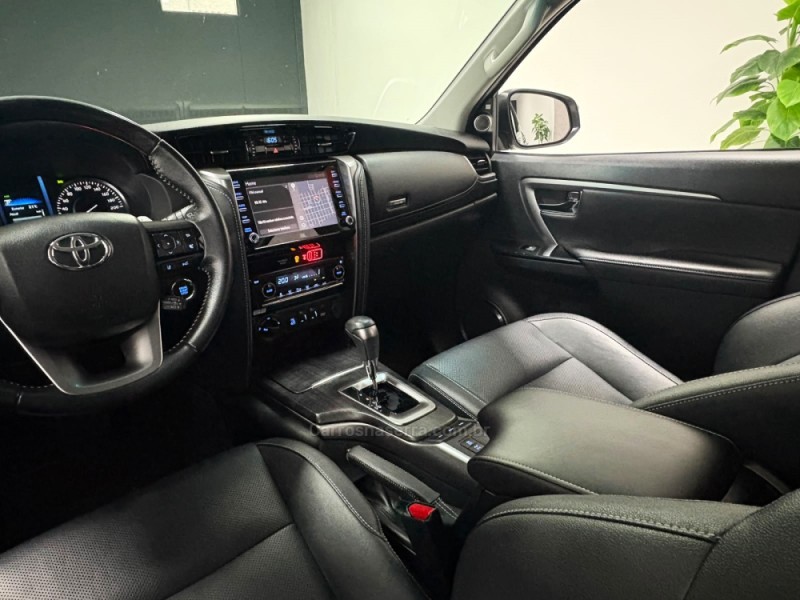 HILUX SW4 2.8 SRX 4X4 7 LUGARES 16V TURBO INTERCOOLER DIESEL 4P AUTOMÁTICO - 2021 - CAMPINAS DO SUL