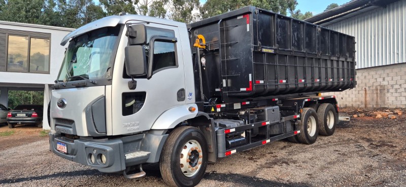CARGO 3133 E 6X4 TURBO (E5) - 2015 - CAXIAS DO SUL