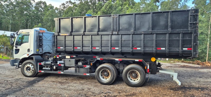 CARGO 3133 E 6X4 TURBO (E5) - 2015 - CAXIAS DO SUL
