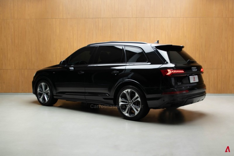 Q7 3.0 TFSI PERFORMANCE BLACK QUATTRO HÍBRIDO 4P AUTOMÁTICO - 2023 - GARIBALDI