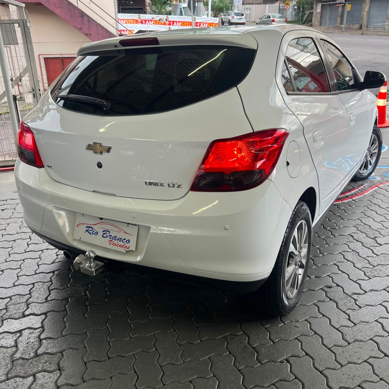 ONIX 1.4 MPFI LTZ 8V FLEX 4P MANUAL - 2014 - CAXIAS DO SUL
