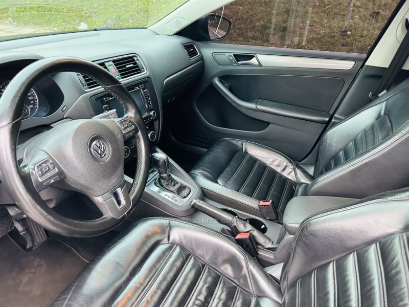 JETTA 2.0 TSI HIGHLINE 200CV GASOLINA 4P TIPTRONIC - 2012 - BENTO GONçALVES