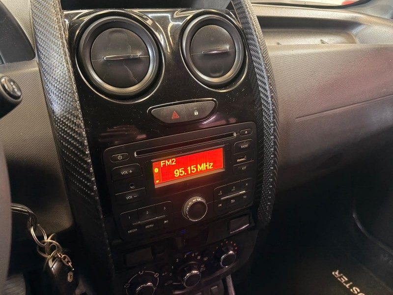 DUSTER 1.6 EXPRESSION 4X2 16V FLEX 4P MANUAL - 2017 - CAXIAS DO SUL