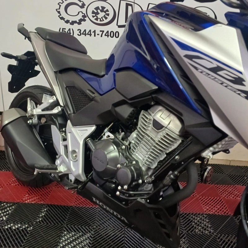 CB 300F TWISTER  - 2026 - VERANóPOLIS