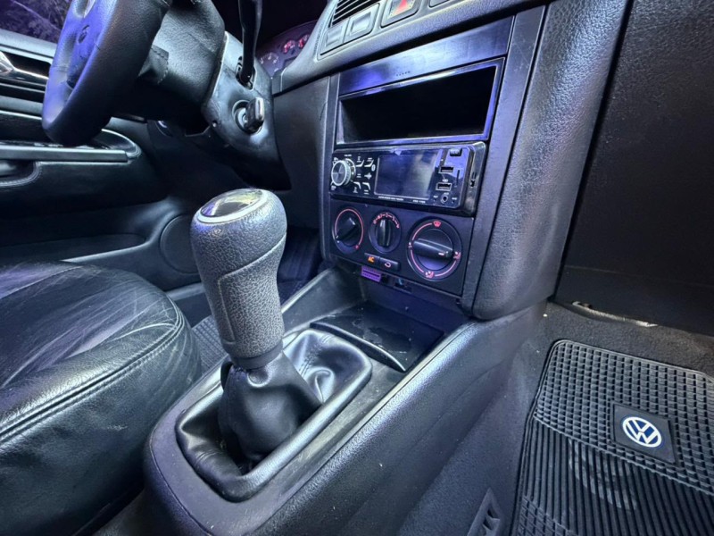 GOLF 2.0 MI 8V GASOLINA 4P MANUAL - 2004 - CAXIAS DO SUL