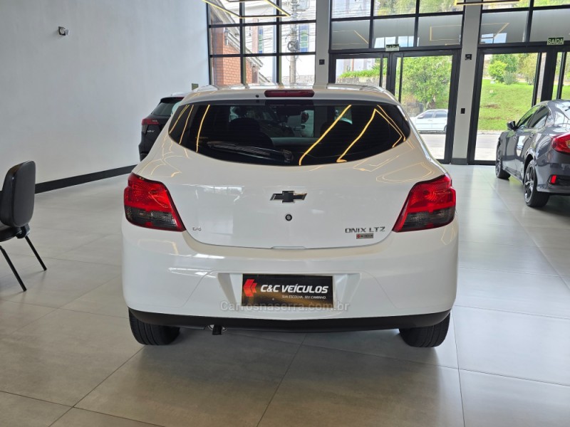 ONIX 1.4 MPFI LTZ 8V FLEX 4P MANUAL - 2015 - BENTO GONçALVES