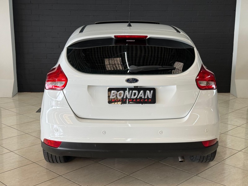 FOCUS 2.0 TITANIUM PLUS HATCH 16V FLEX 4P AUTO - 2016 - FARROUPILHA