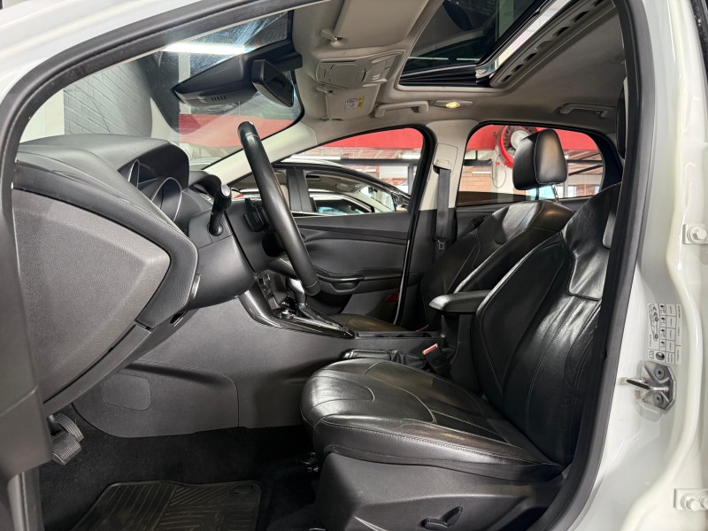 FOCUS 2.0 TITANIUM PLUS HATCH 16V FLEX 4P AUTO - 2016 - FARROUPILHA