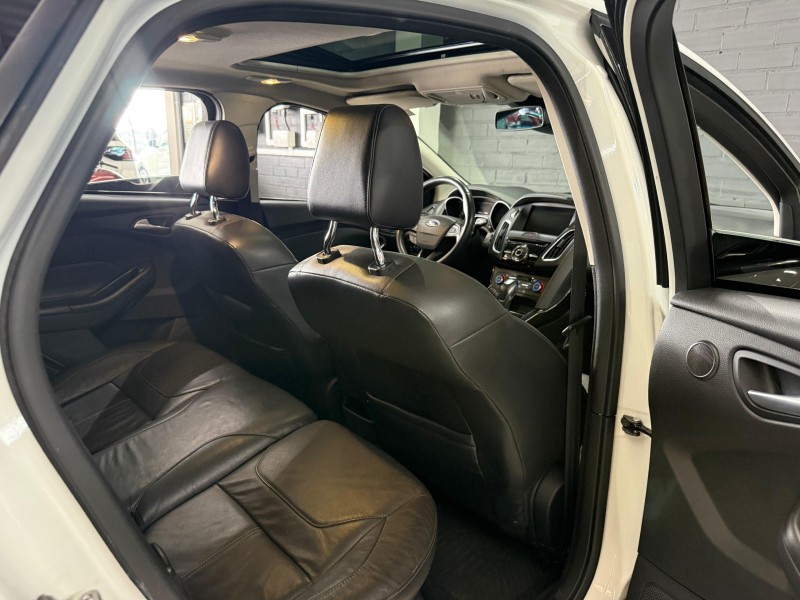 FOCUS 2.0 TITANIUM PLUS HATCH 16V FLEX 4P AUTO - 2016 - FARROUPILHA