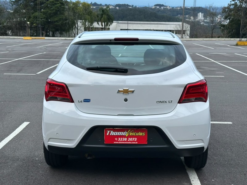 ONIX 1.4 MPFI LT 8V FLEX 4P MANUAL - 2017 - CAXIAS DO SUL