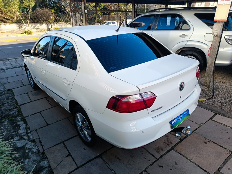 VOYAGE 1.6 MI COMFORTLINE 8V FLEX 4P MANUAL - 2013 - BENTO GONçALVES