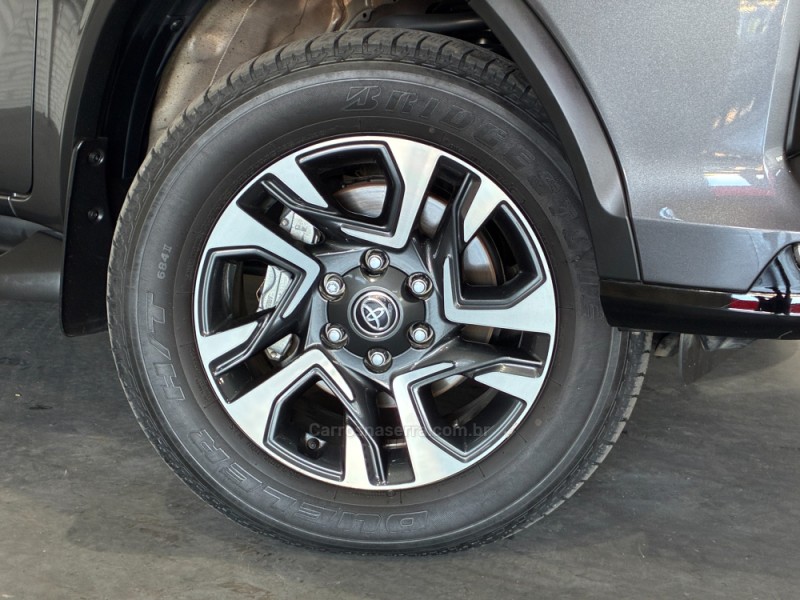 HILUX SW4 2.8 4X4 SRX PLATINUM TURBO 7 LUGARES DIESEL 4P AUTOMÁTICO - 2025 - VENâNCIO AIRES