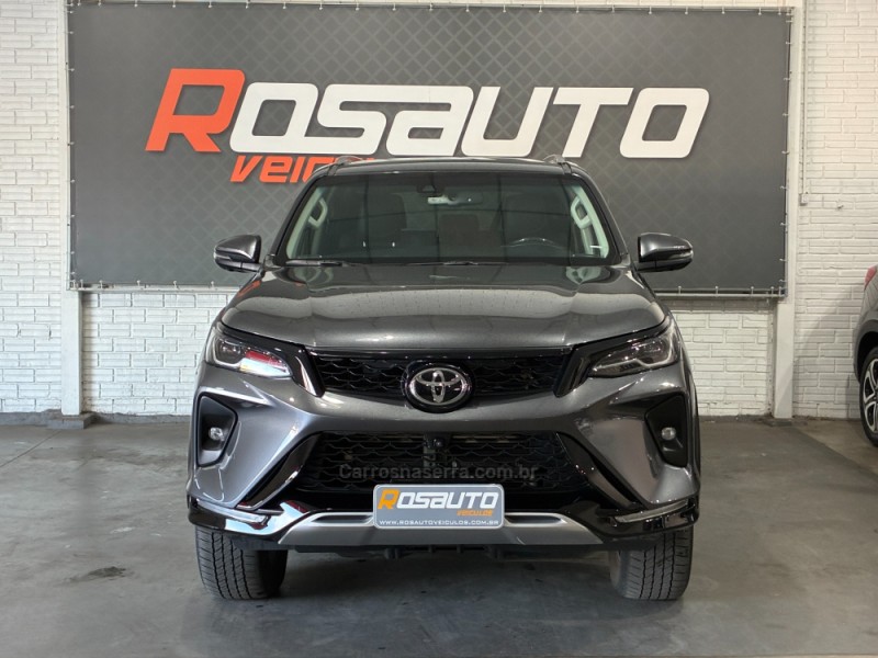 HILUX SW4 2.8 4X4 SRX PLATINUM TURBO 7 LUGARES DIESEL 4P AUTOMÁTICO - 2025 - VENâNCIO AIRES