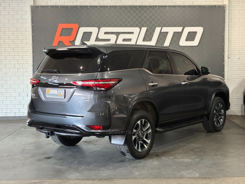 HILUX SW4 2.8 4X4 SRX PLATINUM TURBO 7 LUGARES DIESEL 4P AUTOMÁTICO - 2025 - VENâNCIO AIRES