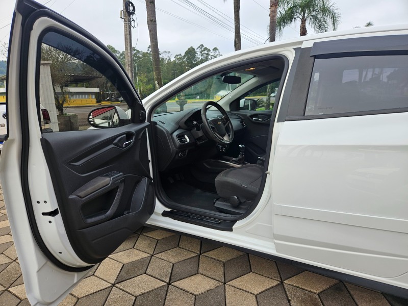 ONIX 1.4 MPFI LTZ 8V FLEX 4P MANUAL - 2016 - BOM PRINCíPIO