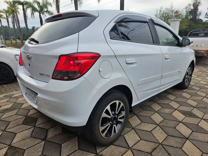 ONIX 1.4 MPFI LTZ 8V FLEX 4P MANUAL - 2016 - BOM PRINCíPIO