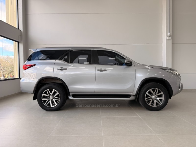 HILUX SW4 2.8 SRX 4X4 7 LUGARES 16V TURBO INTERCOOLER DIESEL 4P AUTOMÁTICO - 2016 - BENTO GONçALVES