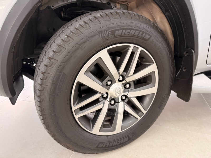 HILUX SW4 2.8 SRX 4X4 7 LUGARES 16V TURBO INTERCOOLER DIESEL 4P AUTOMÁTICO - 2016 - BENTO GONçALVES