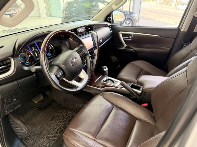 HILUX SW4 2.8 SRX 4X4 7 LUGARES 16V TURBO INTERCOOLER DIESEL 4P AUTOMÁTICO - 2016 - BENTO GONçALVES