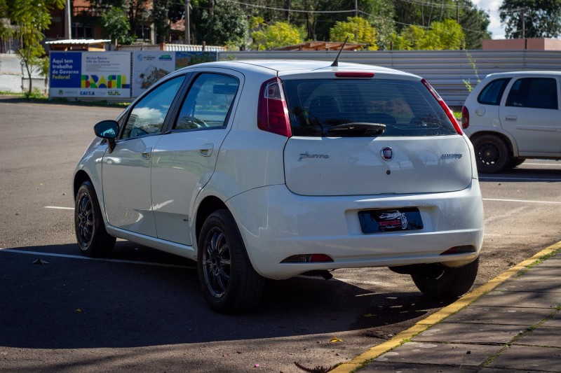 PUNTO 1.4 ATTRACTIVE 8V FLEX 4P MANUAL - 2011 - SãO SEBASTIãO DO CAí