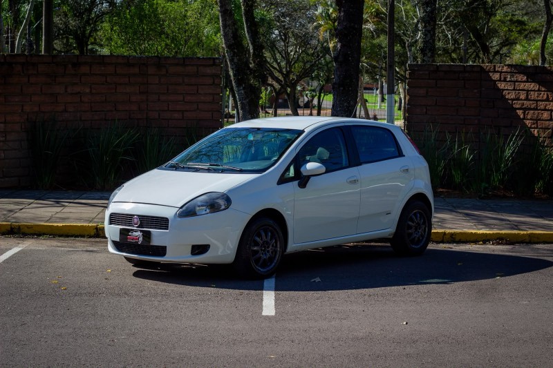 PUNTO 1.4 ATTRACTIVE 8V FLEX 4P MANUAL - 2011 - SãO SEBASTIãO DO CAí