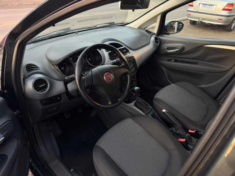 PUNTO 1.6 ESSENCE 16V FLEX 4P MANUAL - 2013 - VACARIA