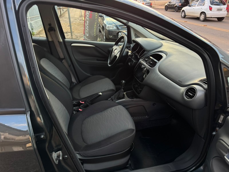 PUNTO 1.6 ESSENCE 16V FLEX 4P MANUAL - 2013 - VACARIA