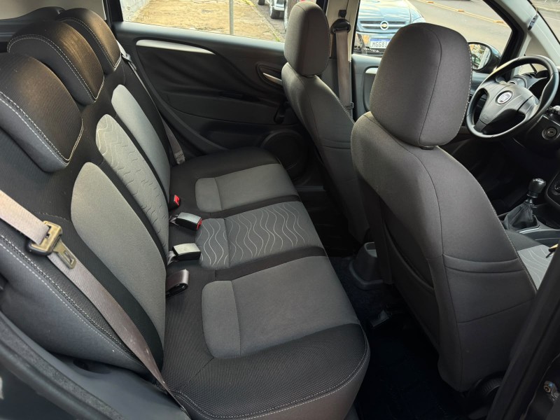 PUNTO 1.6 ESSENCE 16V FLEX 4P MANUAL - 2013 - VACARIA