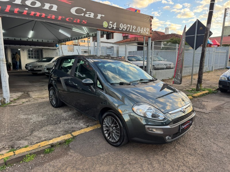 PUNTO 1.6 ESSENCE 16V FLEX 4P MANUAL - 2013 - VACARIA