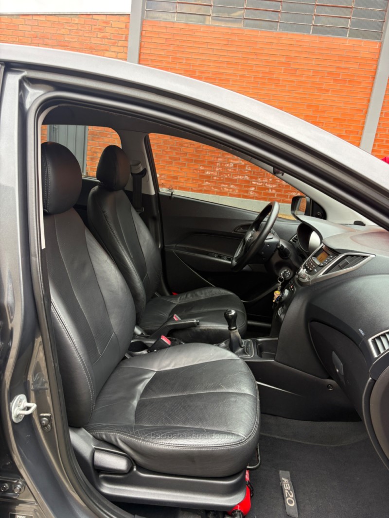 HB20S 1.0 COMFORT PLUS 12V FLEX 4P MANUAL - 2014 - CAXIAS DO SUL